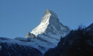 ツェルマット・朝焼けのマッターホルン・拡大