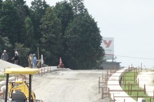 北側より20160819ぎゅーとらラブリー伊賀西明寺店周辺 (24)